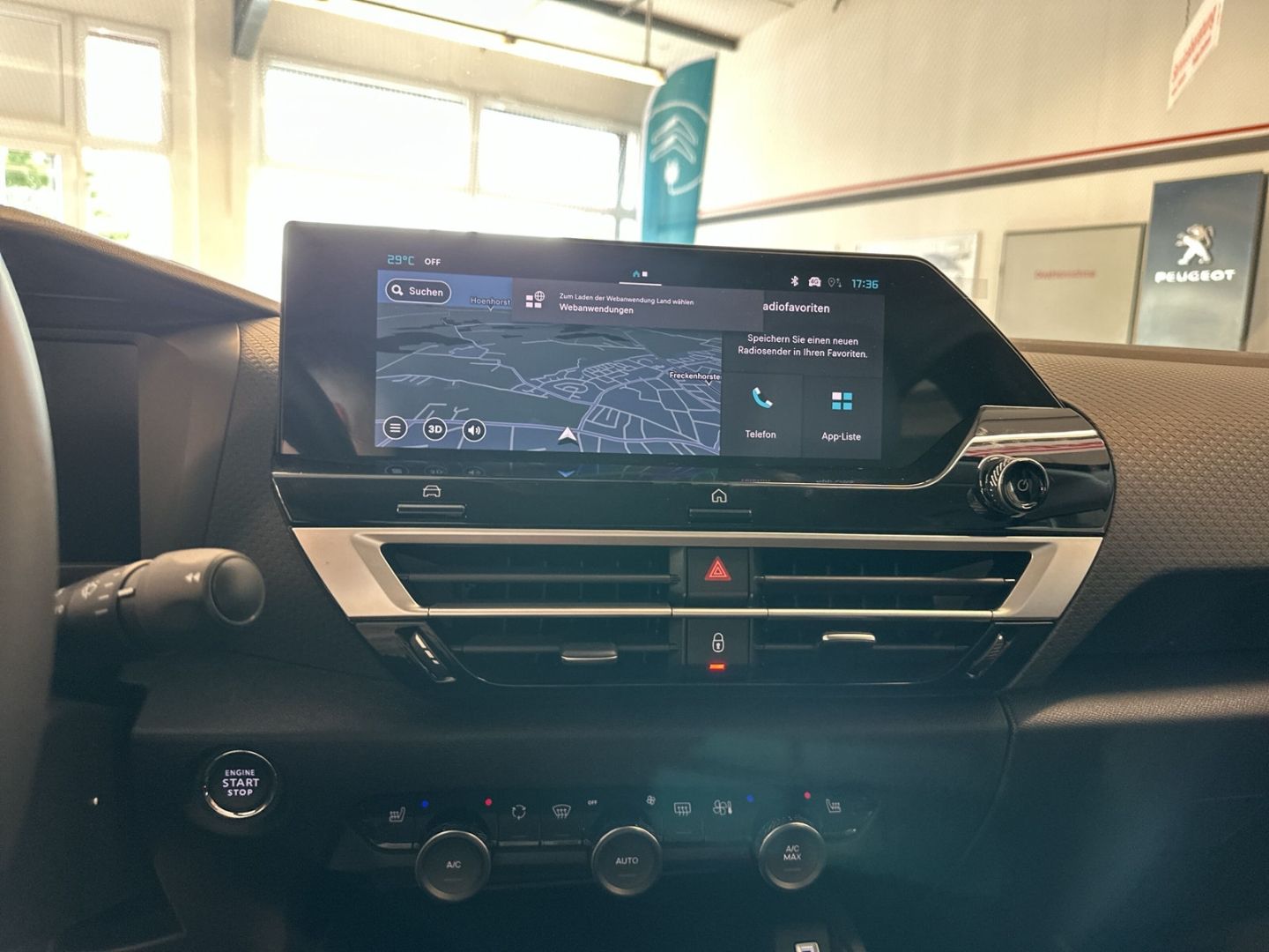 Fahrzeugabbildung Citroën C4 Hybrid 145 Collection Navi CarPlay SHZ Temp.