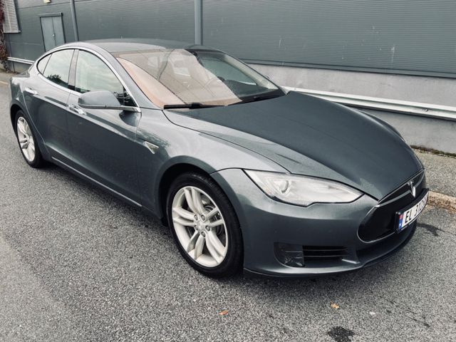 Tesla Model S 85  Free supercharging/Gratis charging