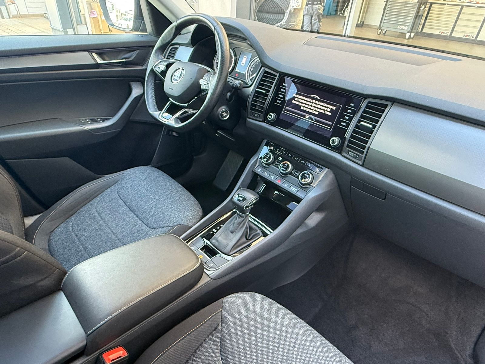Fahrzeugabbildung SKODA Kodiaq Clever DSG PANO NAVI CAM LED ALLWETTER