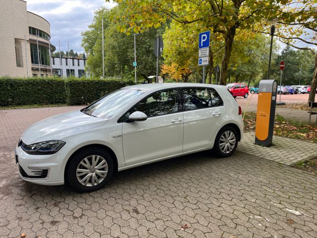 Volkswagen Golf VII e-GOLF NAVI LED CCS PDC