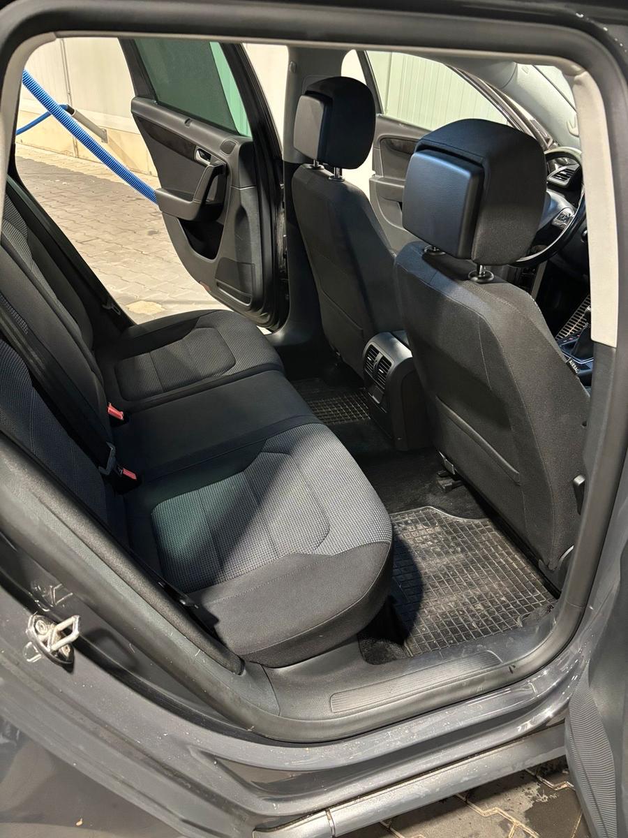 Volkswagen Passat 2012 — photo 11