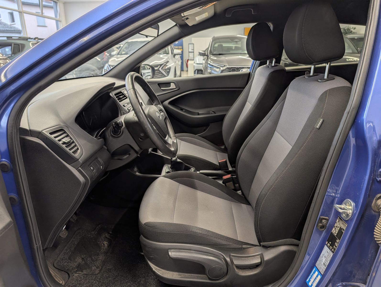 HYUNDAI i20 1.2 Passion Allwetter Klima – Bild 8