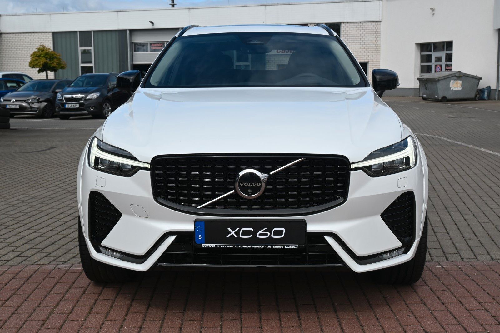 Fahrzeugabbildung Volvo XC60 B4 D AWD Ultimate Dark*STDHZG*LUFT*360°*ACC