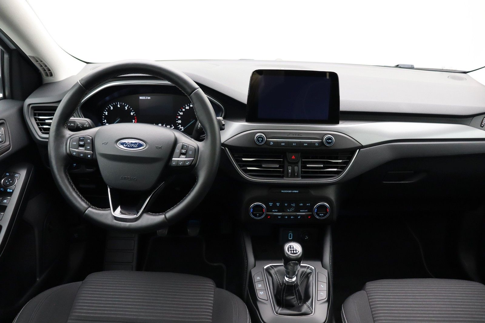 Fahrzeugabbildung Ford Focus Turnier 1.0 Titanium