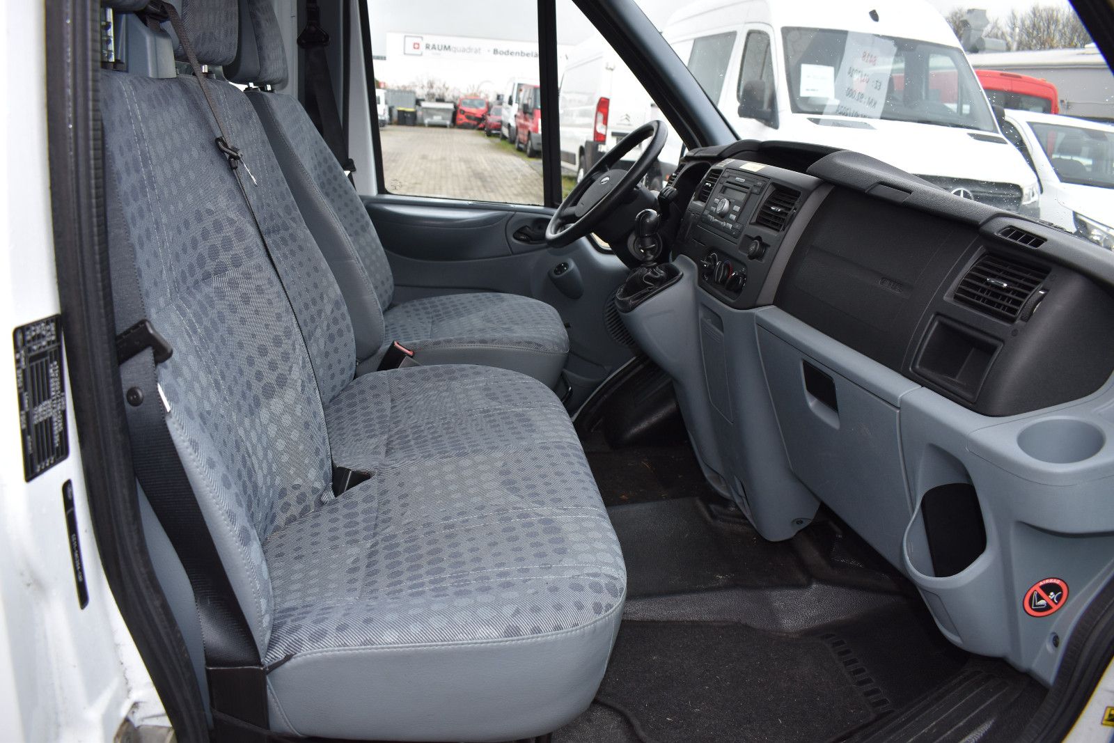 Fahrzeugabbildung Ford Transit Kombi FT 300 L Behindertengerecht *2531