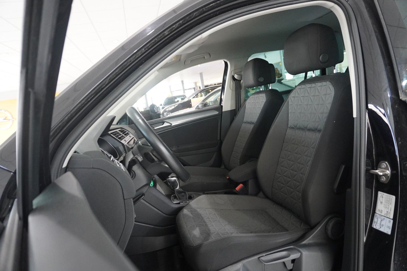 Fahrzeugabbildung Volkswagen Tiguan 1.5 TSI LIFE DSG NAVI/LED/ACC/SHZ/PDC/DAB