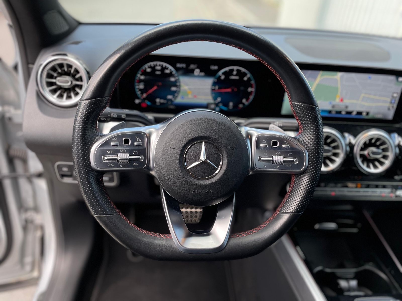 Fahrzeugabbildung Mercedes-Benz GLB 220 d |AMG|MBUX|Distr|Multibeam|AHK|Kamera