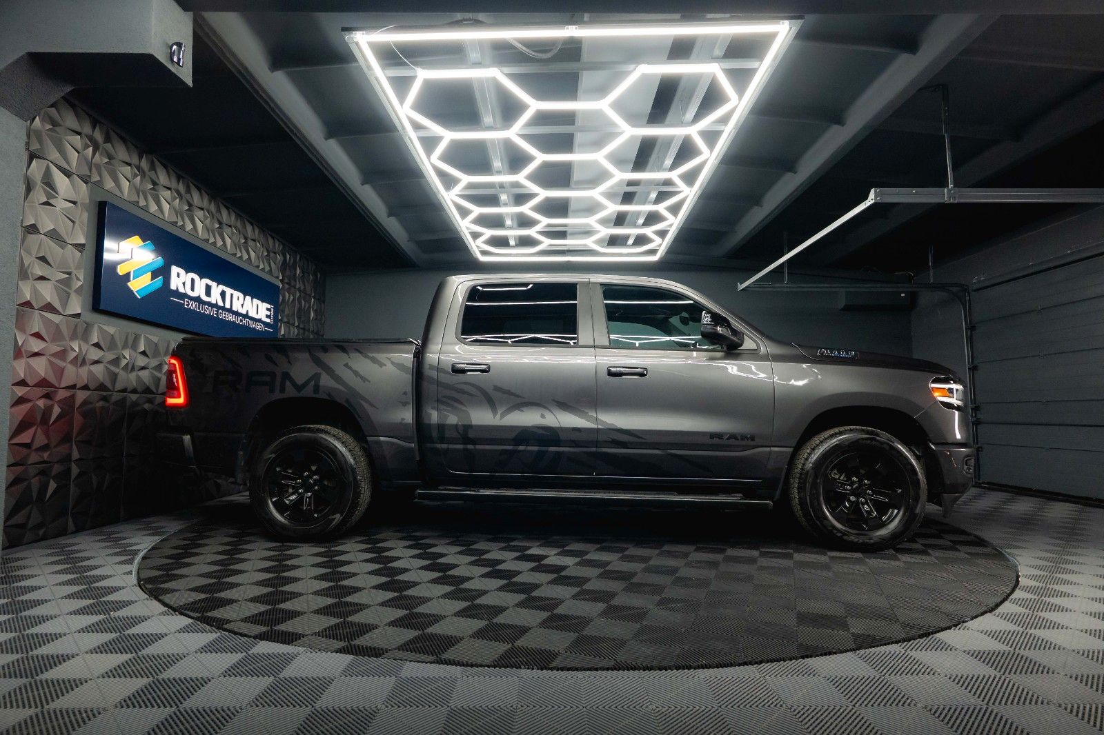 Fahrzeugabbildung Dodge RAM 5.7 V8 HEMI 4x4 LARAMIE Offroad Night LED