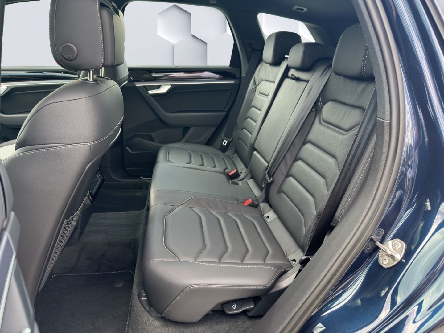 Touareg 3.0l TDI V6 4Motion DSG  R-Line LED Pano