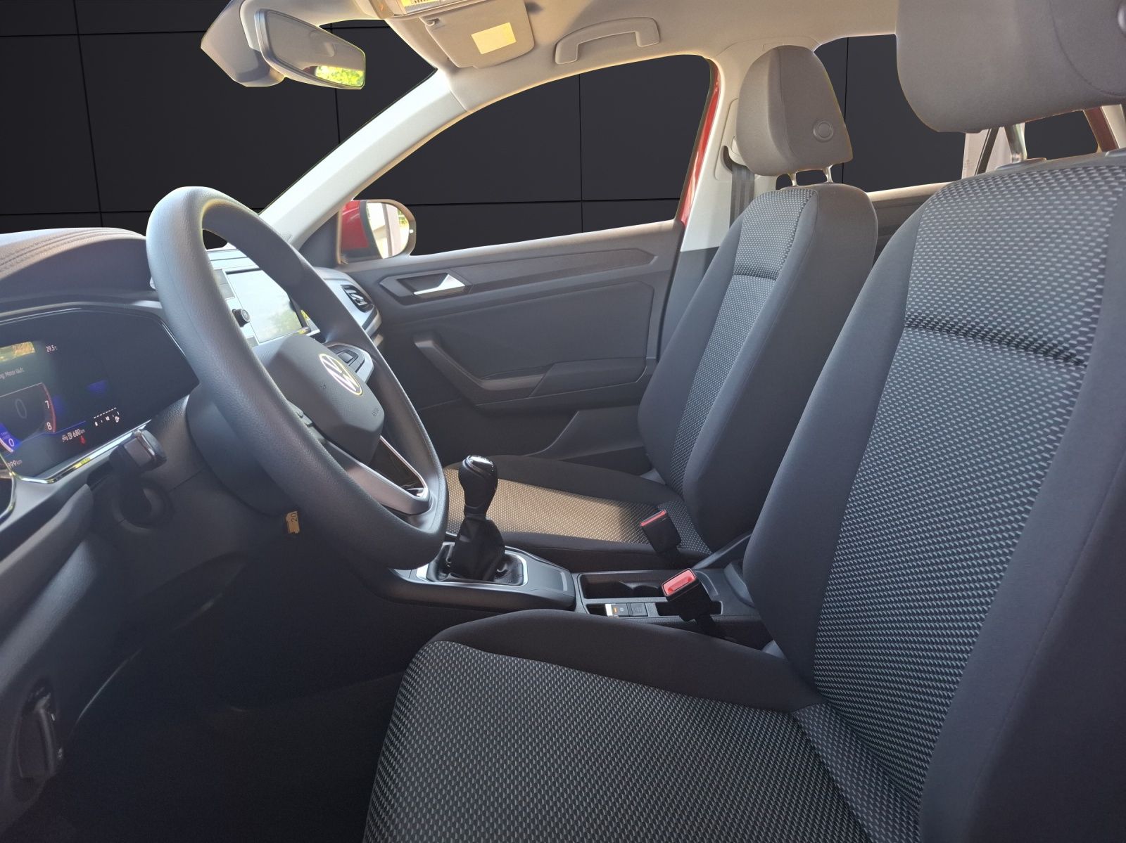 Fahrzeugabbildung Volkswagen T-Roc TSI LED AHK AID LANE Assist