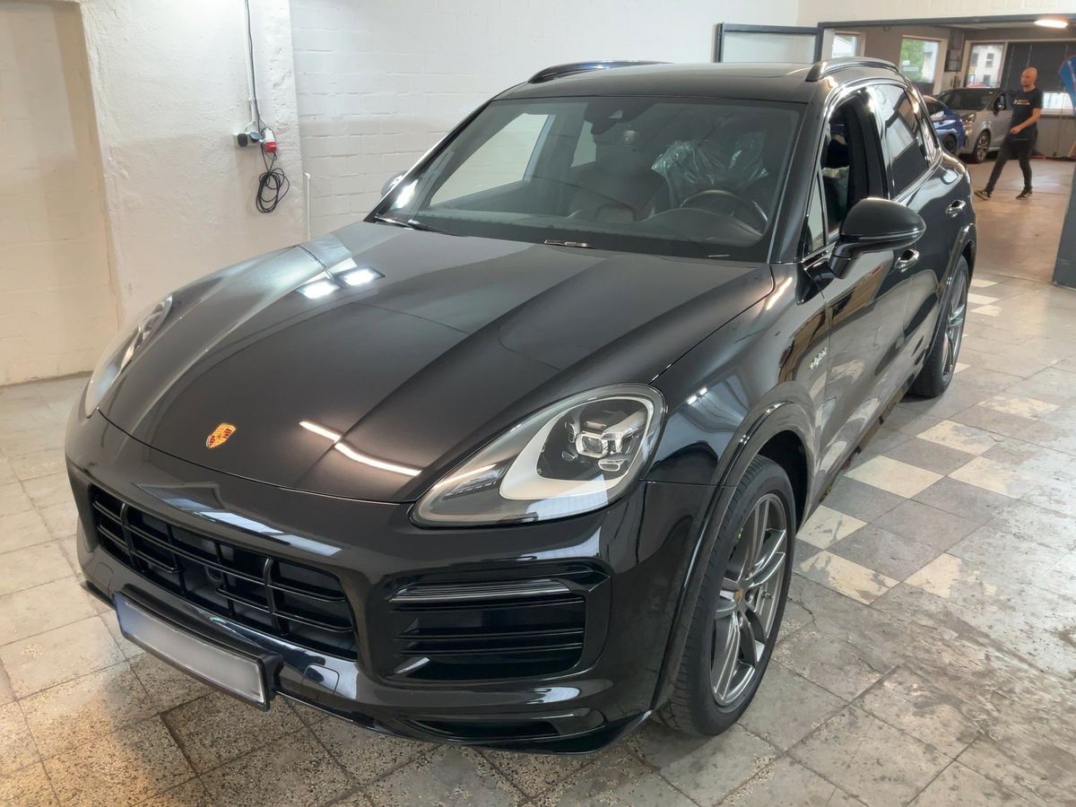 Porsche Cayenne - 1
