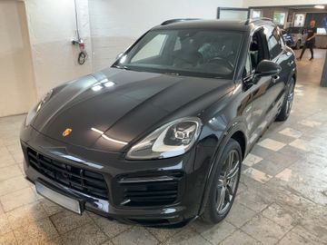 Porsche Cayenne - 1