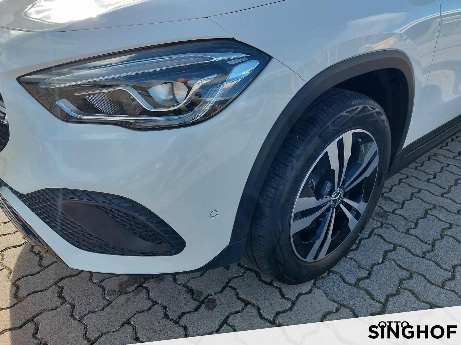 Fahrzeugabbildung Mercedes-Benz GLA 200 Progressive +AHK+Pano+Night+LED+Rü Kam+