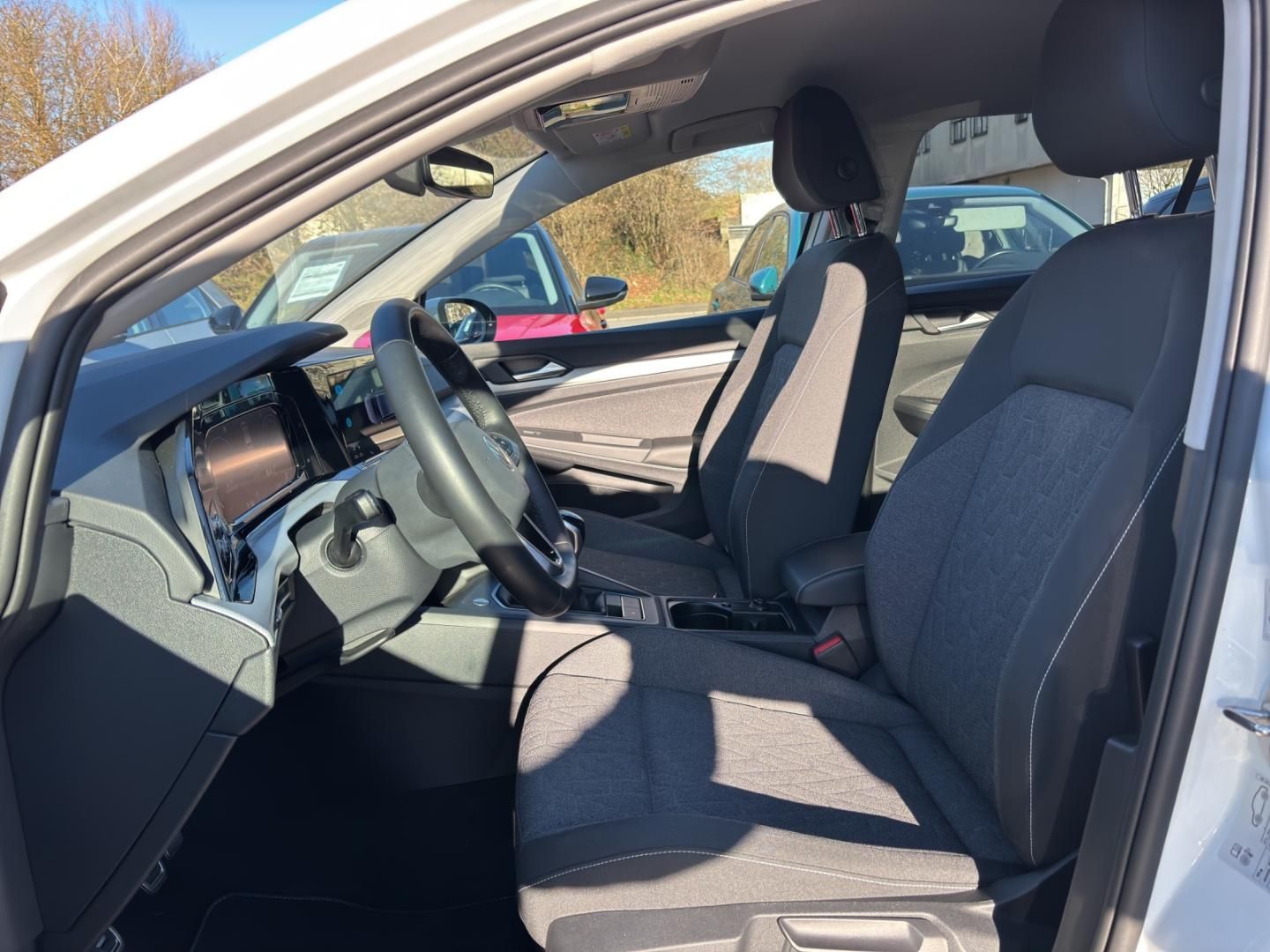 Fahrzeugabbildung Volkswagen Golf MOVE VIII MOVE 1.5l TSI,AHK,ACC,SH,Navi,LED