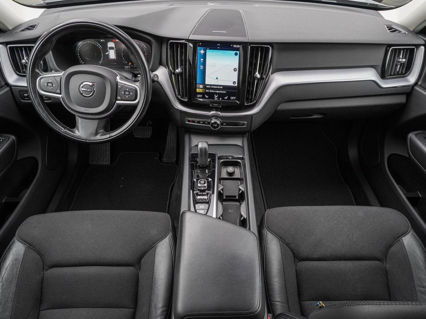 Volvo XC60 B4 D AWD Momentum Pro 19ZOLL FRONTHZG BLIS