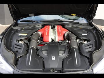 2018 Ferrari GTC4LUSSO — миниатюра 16