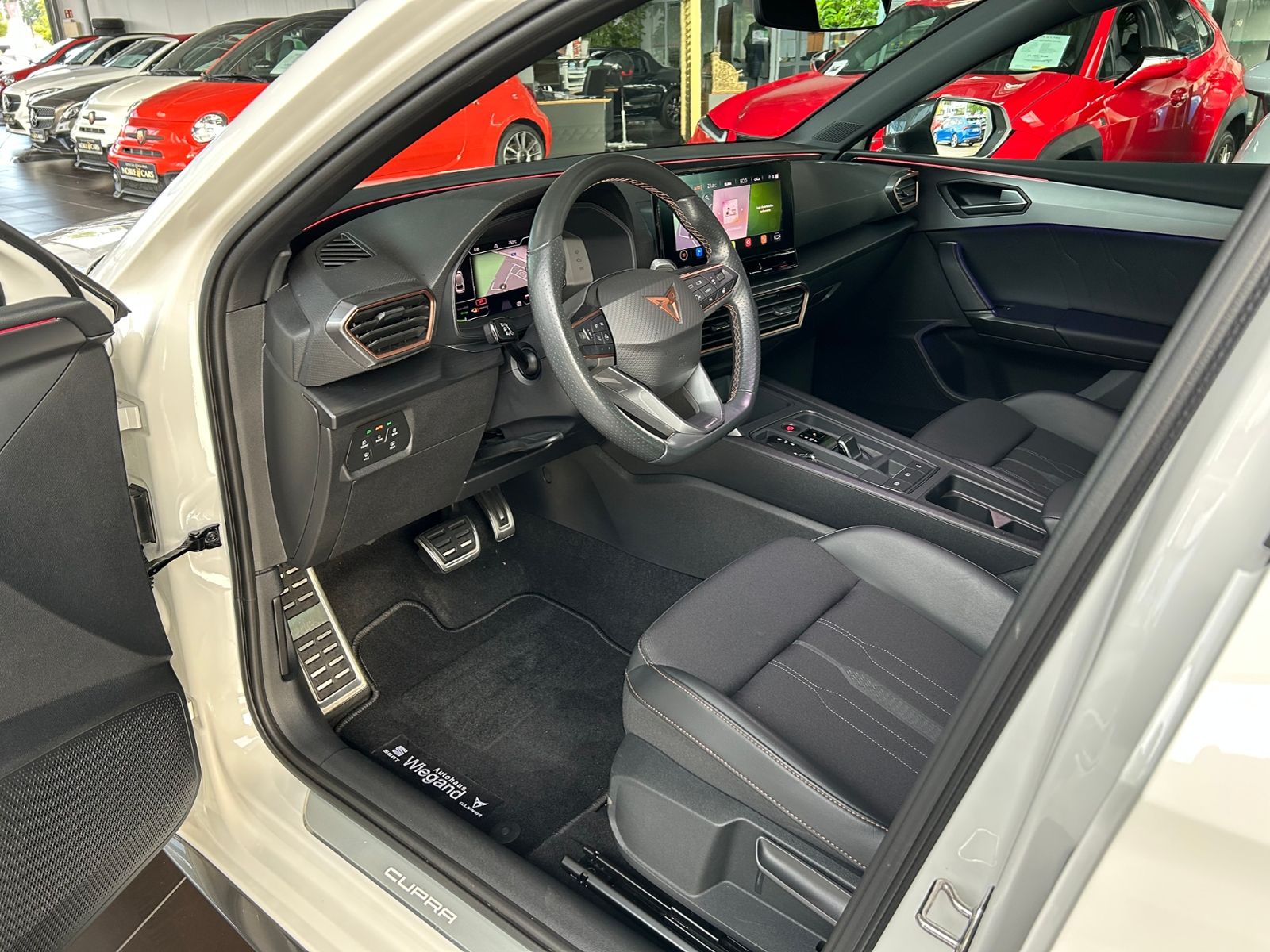 Fahrzeugabbildung CUPRA Leon Sportstourer VZ e-Hybrid NAV RFK SHZ 19"