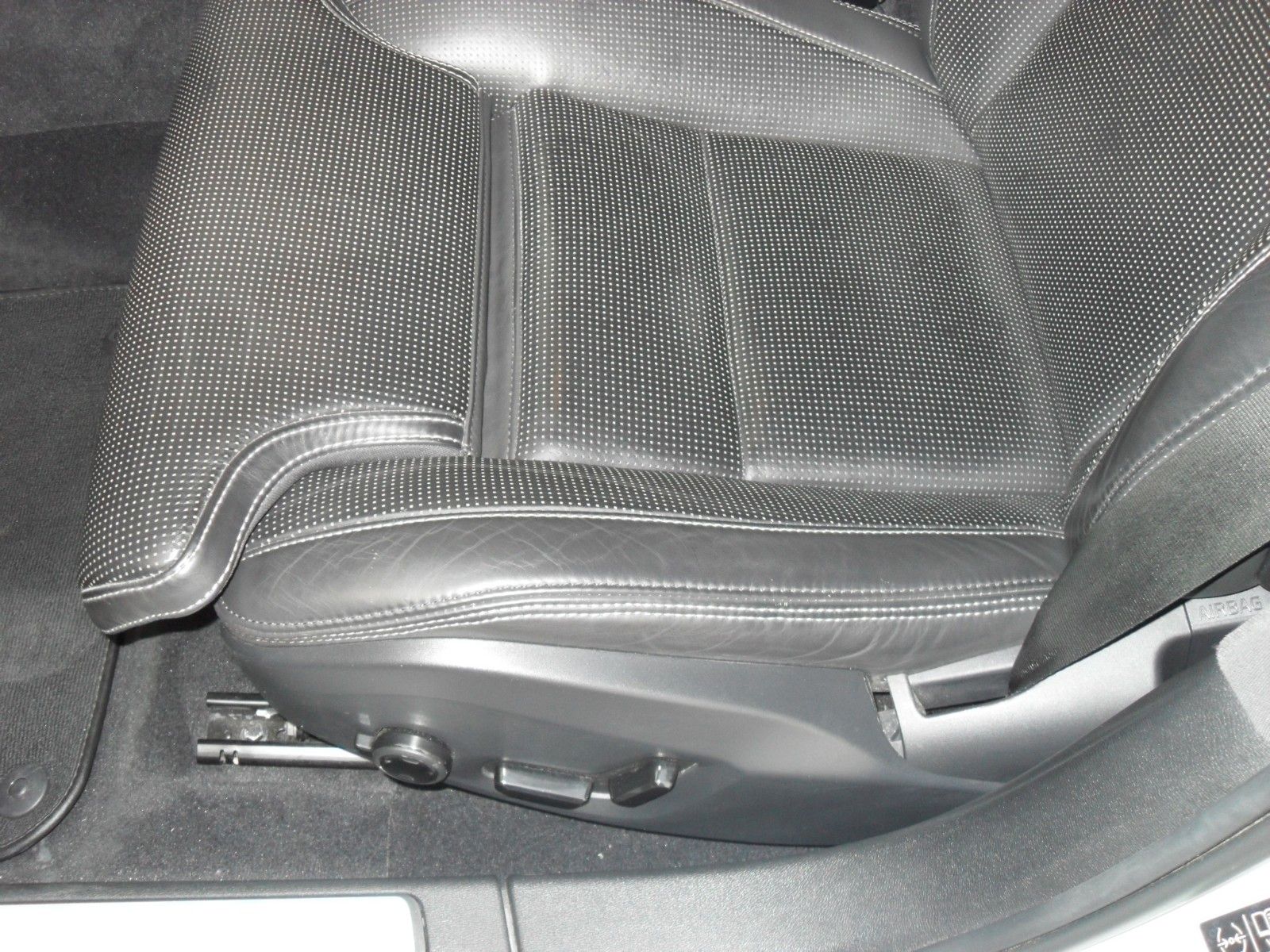 Fahrzeugabbildung Volvo V60 T8 R Design | AWD