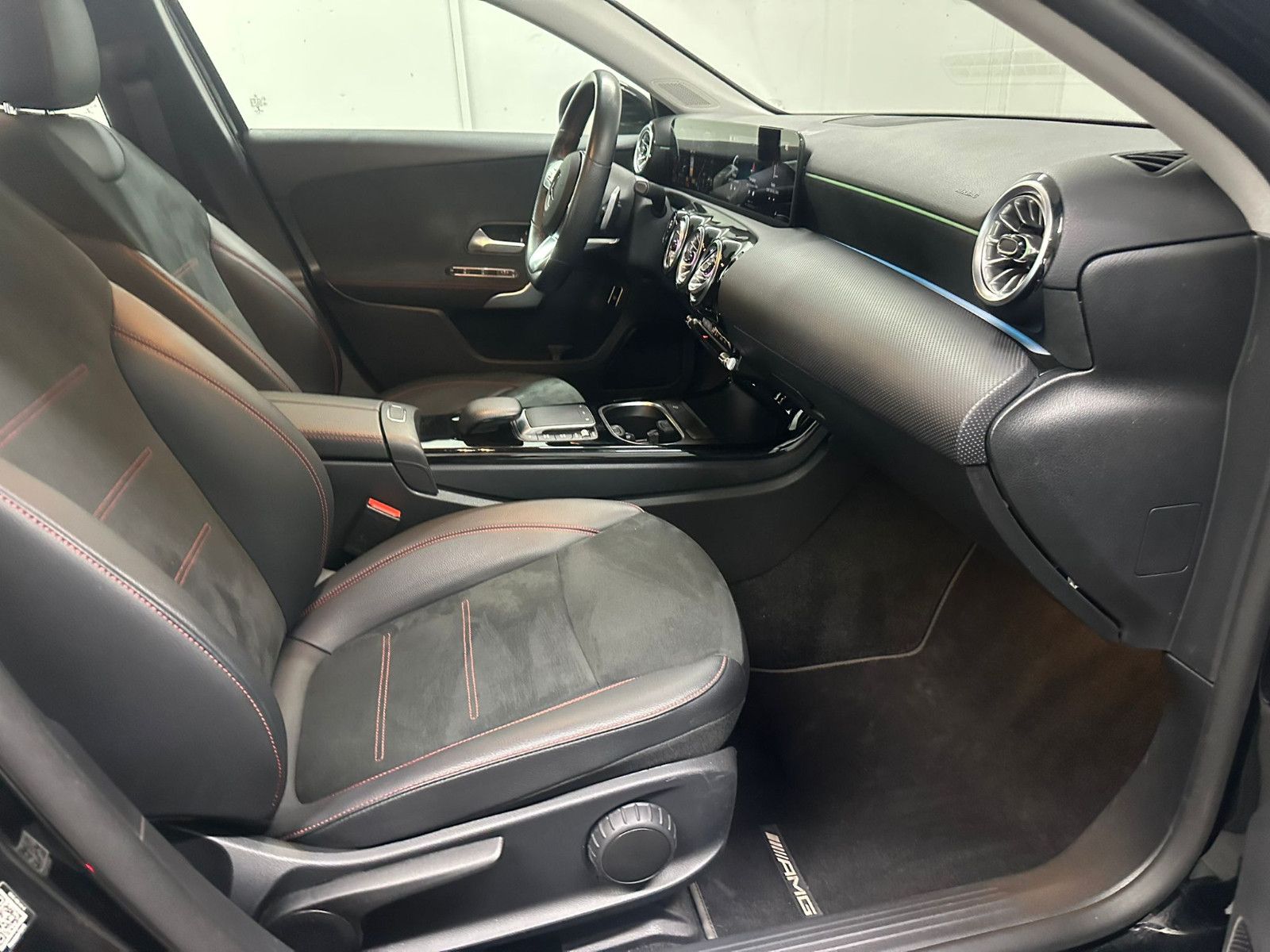 Fahrzeugabbildung Mercedes-Benz A 200 d 4MATIC DCT LImousine *AMG-LINE*KAMERA*