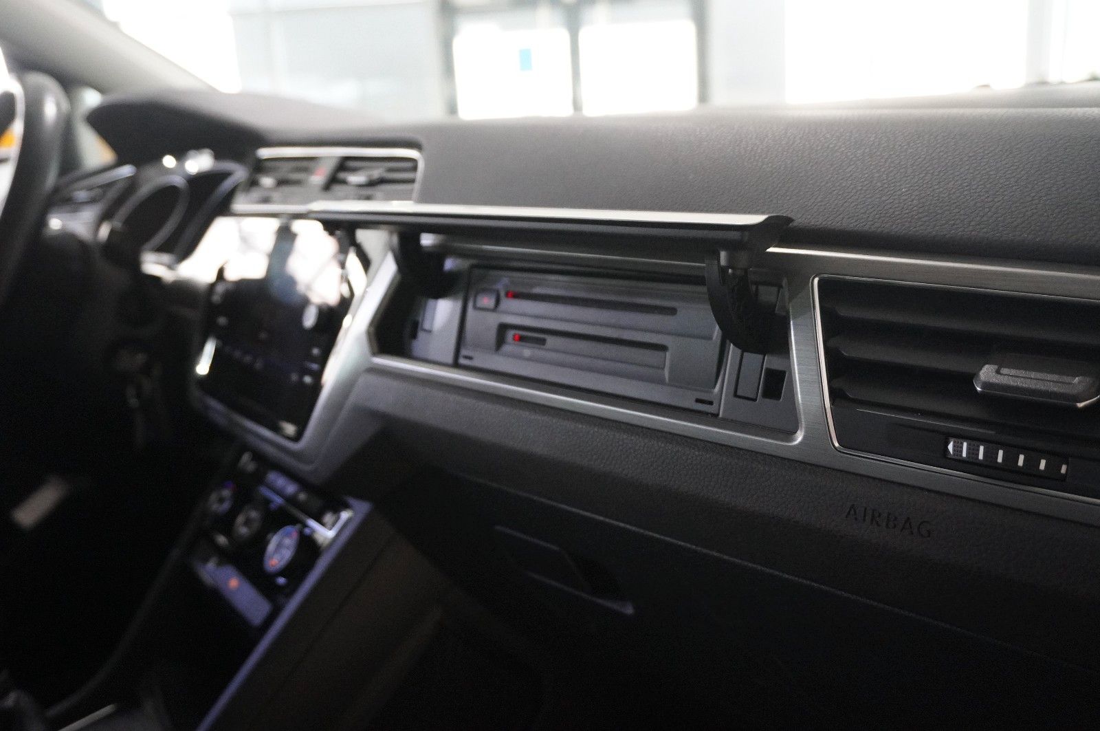 Fahrzeugabbildung Volkswagen Touran 2.0 TDI COMFORTLINE KLIMA/PDC/USB/ALU/BT