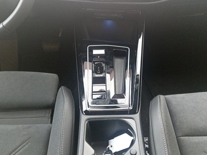 Fahrzeugansicht 12 Fahrzeugabbildung Volkswagen Golf Var. VIII 1.5 eTSI DSG Style AHK+NAVI+KAMER