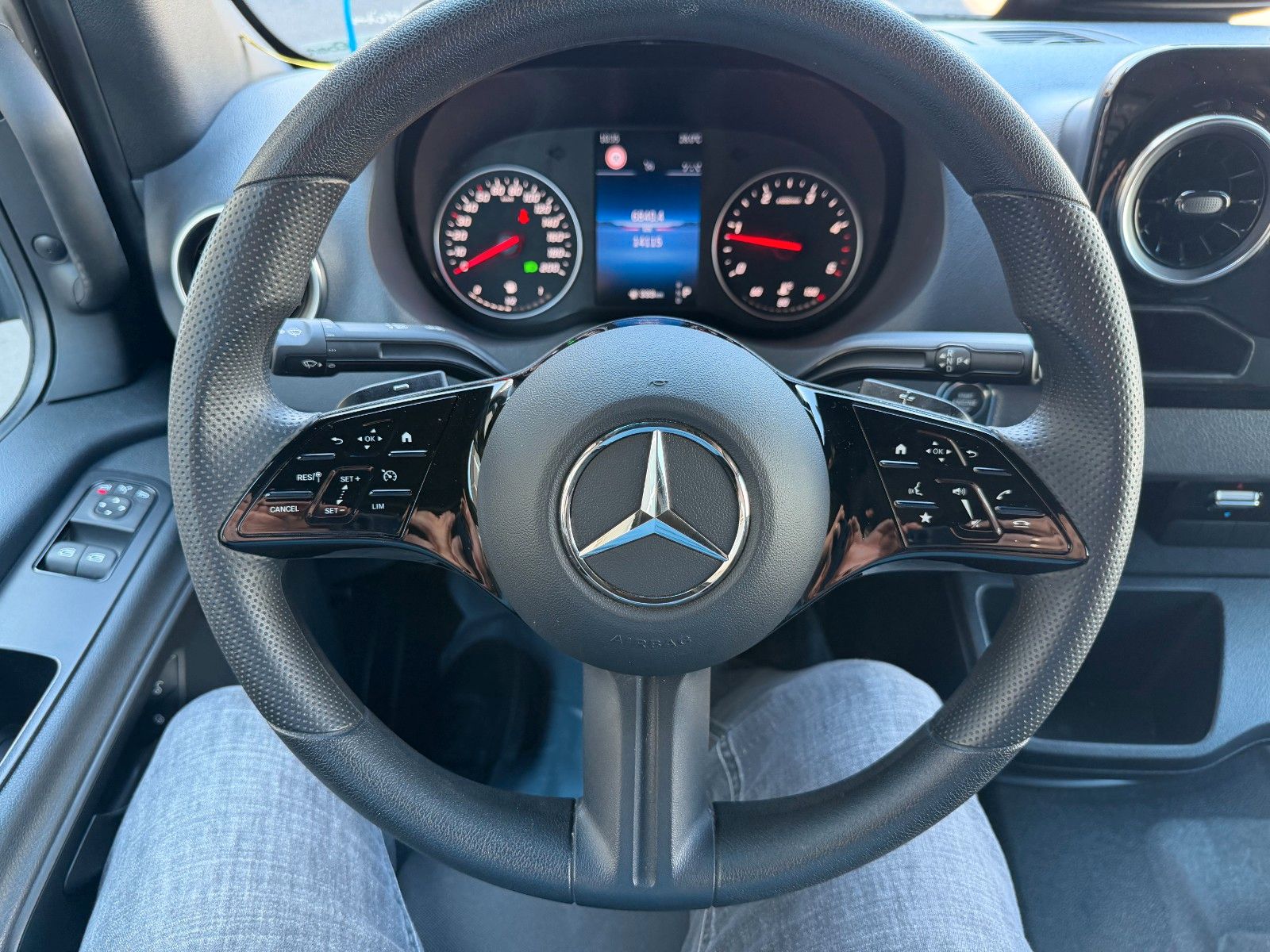Fahrzeugabbildung Mercedes-Benz Sprinter 319 CDI 4x4 3665 Klima AHK Kamera