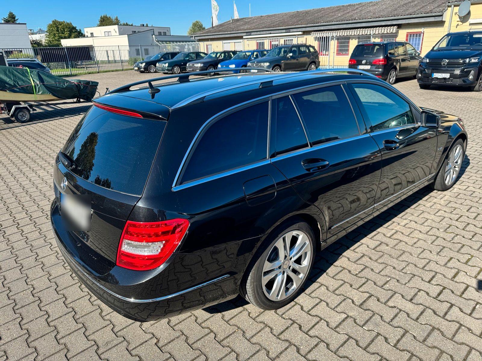 Mercedes-Benz C220 2012 — interior