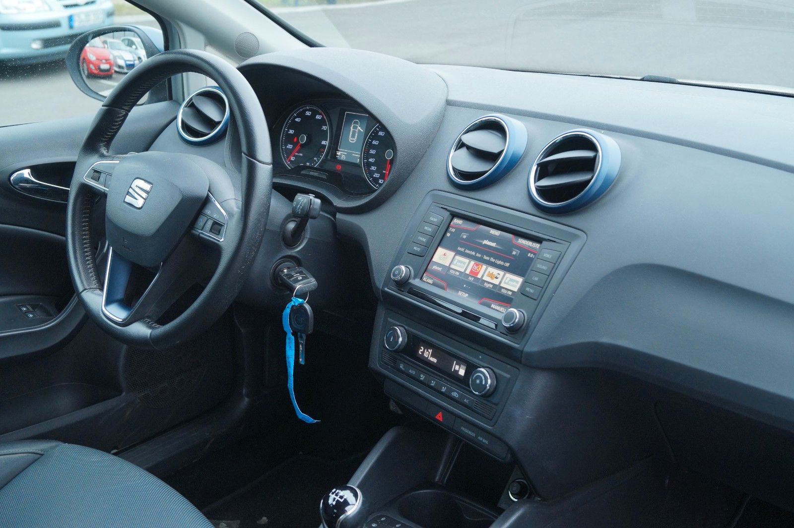 Fahrzeugabbildung SEAT Ibiza SC Connect *TÜV, Inspektion + Garantie