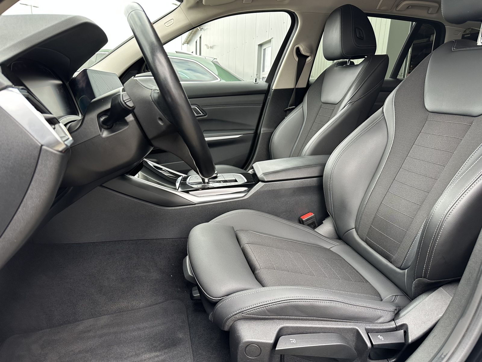 Fahrzeugabbildung BMW 320d Touring Sport-Line NAV+LED+AHK+ACC+KAM+18ZO