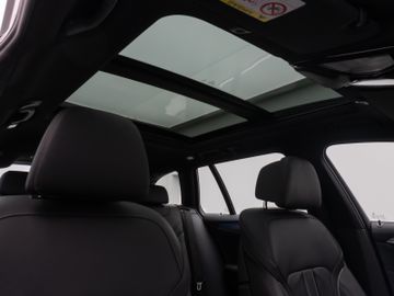 Fahrzeugabbildung BMW 530d Luxury Line Panorama Laser Kamera HUD HiFi