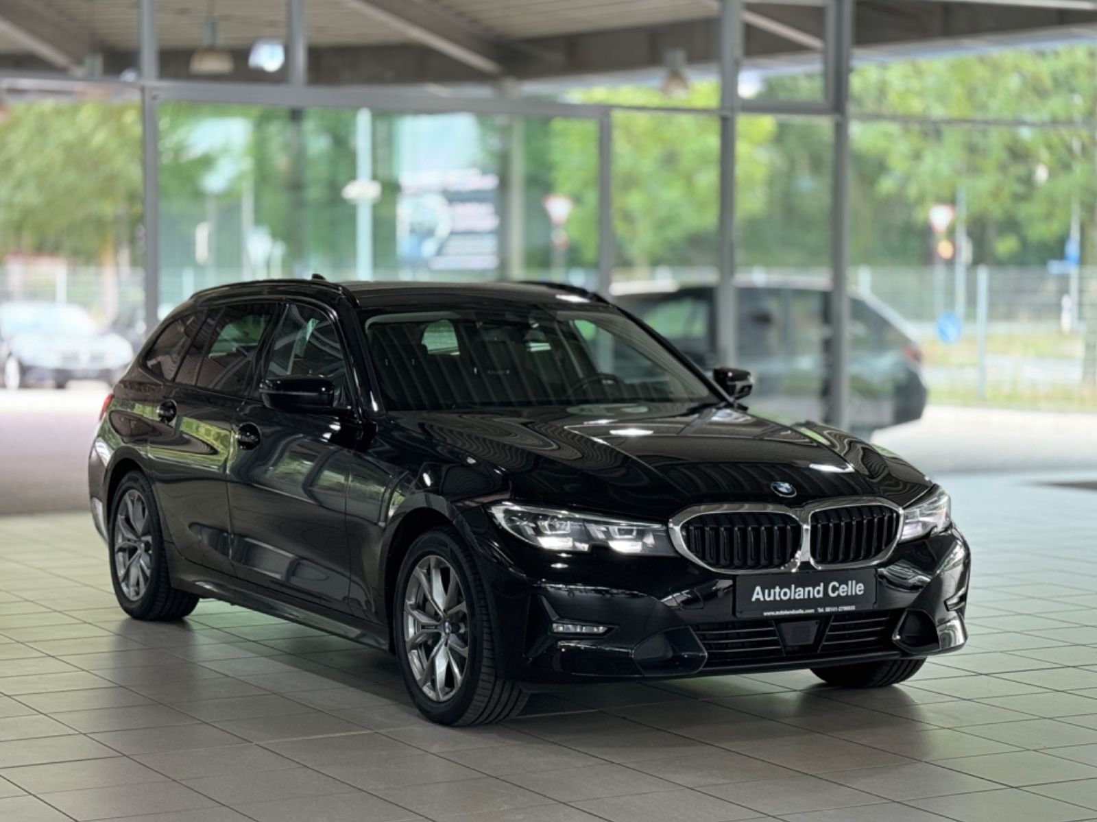 Fahrzeugabbildung BMW 330e xD Sport Line Kamera HiFi DAB Stop&Go AHK