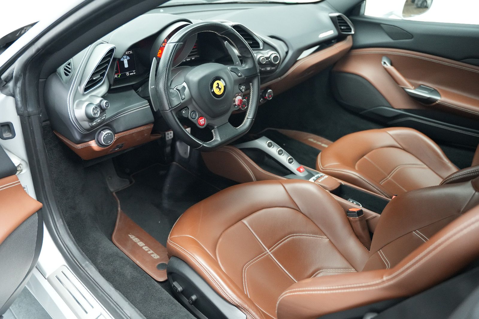 Fahrzeugabbildung Ferrari 488 GTB GTB Coupé DCT/SCUDERIA/KAMERA/