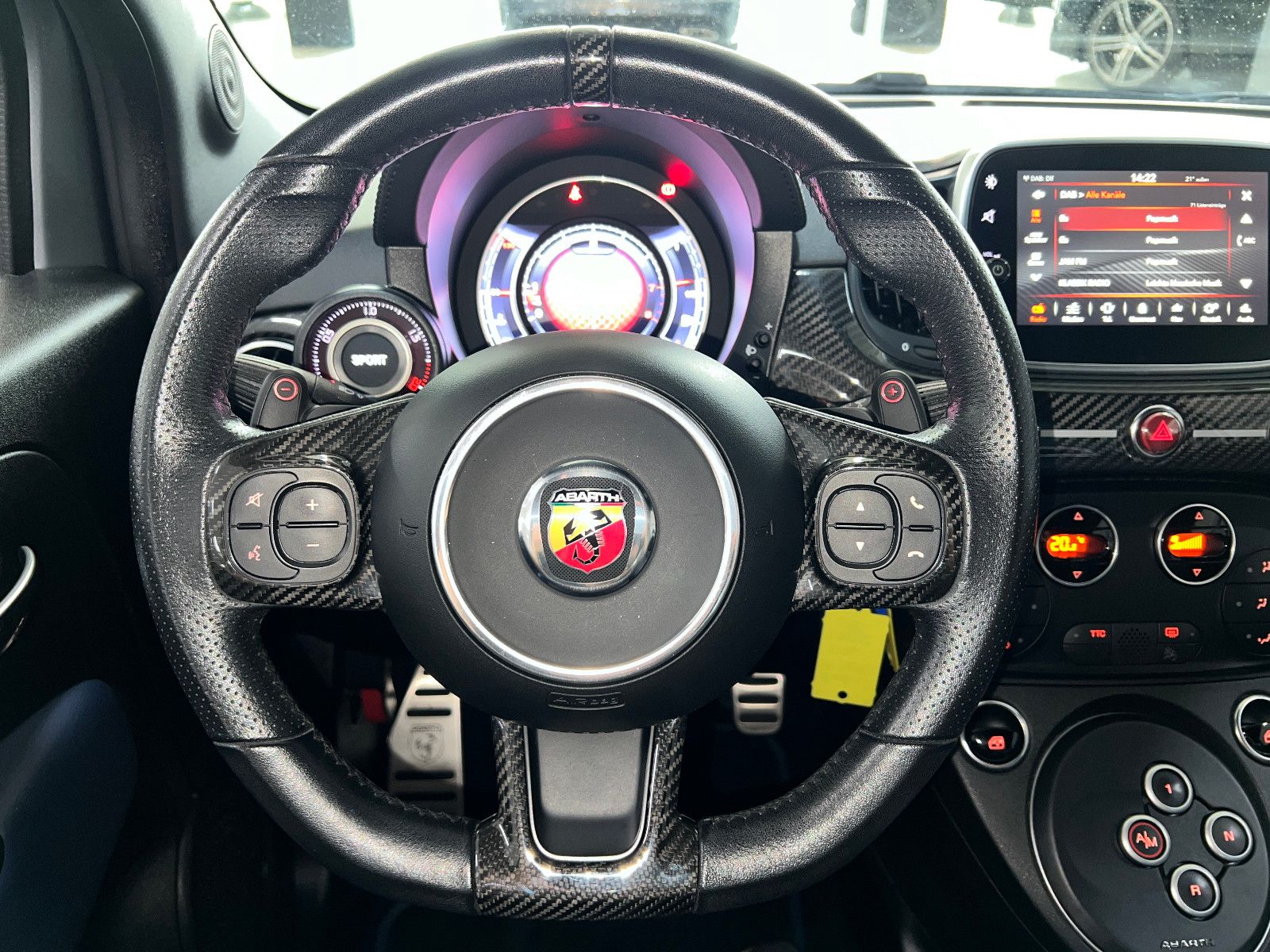 Fahrzeugabbildung Abarth 695 Rivale 175th Anniversary CARBON AKRAPOVIC