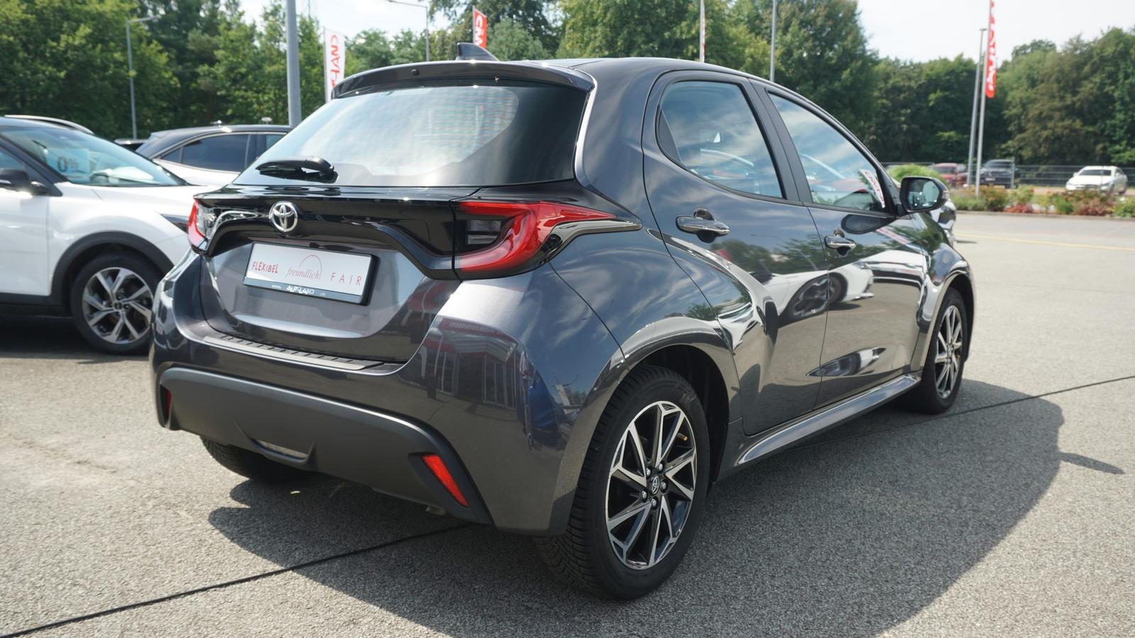 Toyota Yaris 1.5 Team Deutschland LED Tempomat Kamera