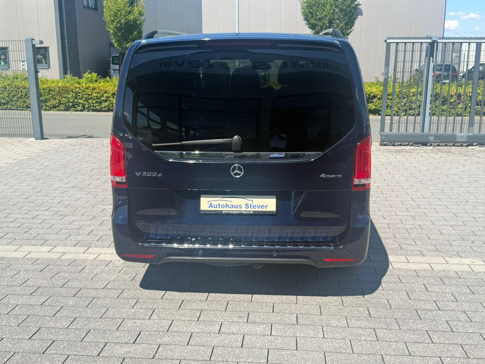 Fahrzeugabbildung Mercedes-Benz V 300 d EDITION 4MATIC lang AMG Line