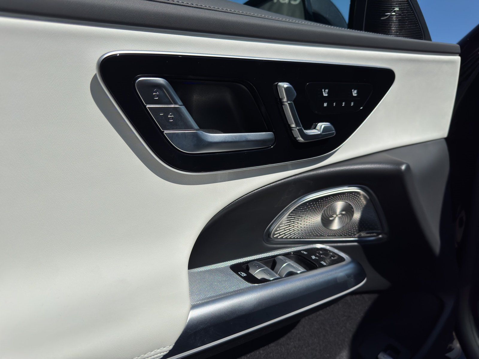 Fahrzeugabbildung Mercedes-Benz E300de T ExcluPrem ENERGIZING+ DISTR Pano 20"AMG