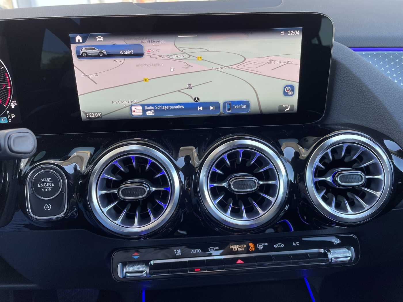 Fahrzeugabbildung Mercedes-Benz GLA 220 4M 8G Progressive R-Kamera +Distr+Ambien