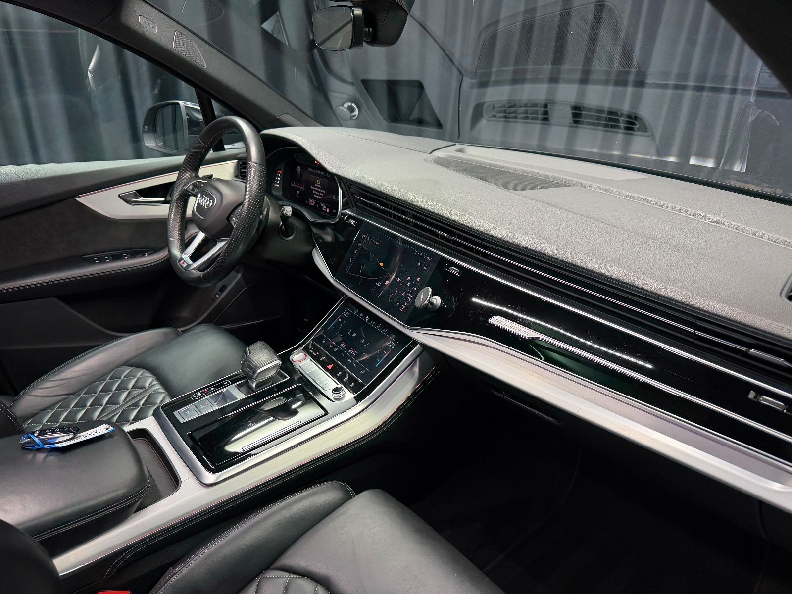 Fahrzeugabbildung Audi SQ7 4.0 TDI quattro|3D BANG&OLUFSEN|PANORAMA|AHK