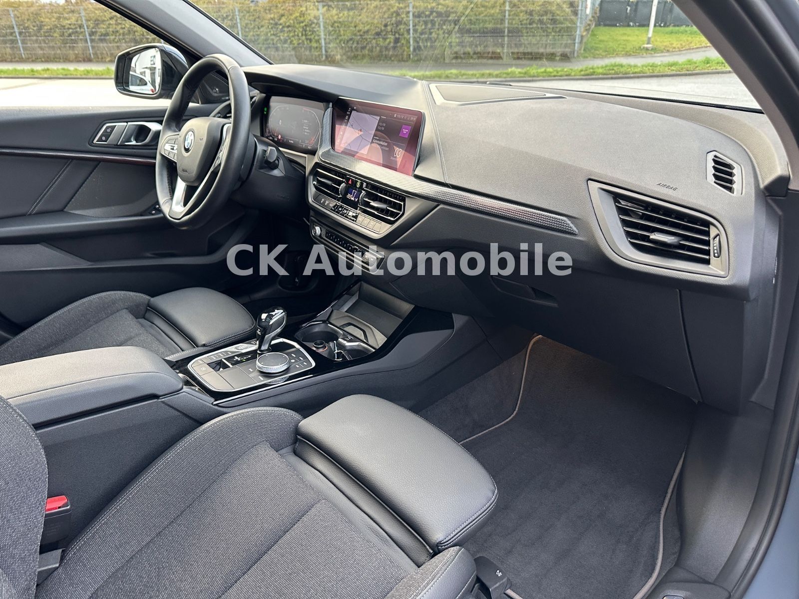 Fahrzeugabbildung BMW 118d Sport-Line/Shadow-Line/Navi/Pano/LED/PDC