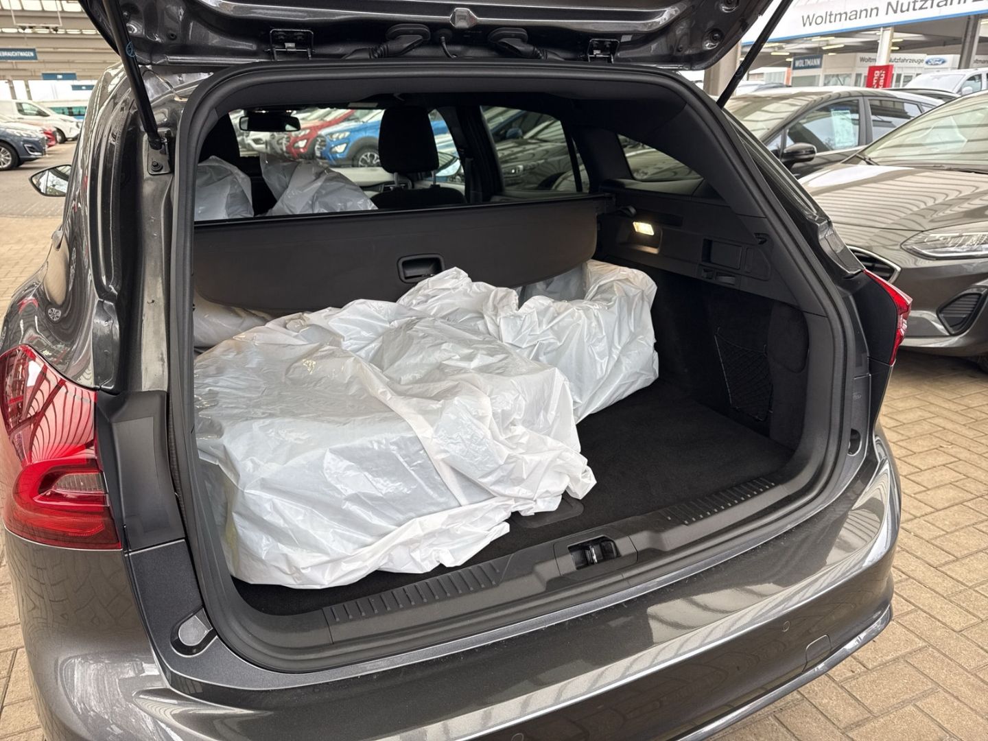 Fahrzeugabbildung Ford Focus Turnier ST-Line Style Kamera NAVI DAB TWA