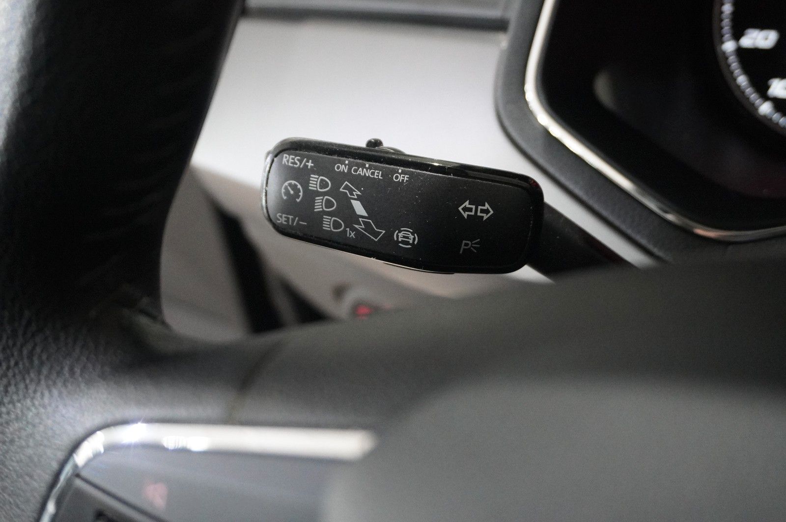 Fahrzeugabbildung SEAT Ibiza 1.0 MPI STYLE 5-TÜR NAVI/PDC/TEMP./NEBEL