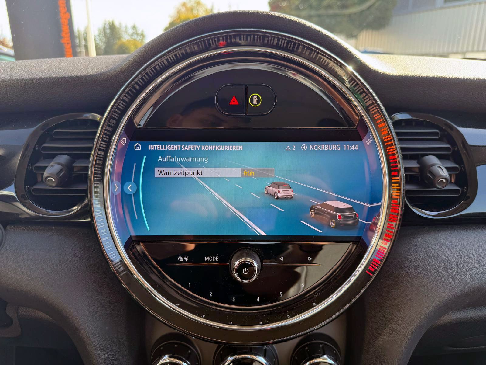 Fahrzeugabbildung MINI COOPER SE Classic-Trim KAM PDC SHZ TEMP NAV ALU