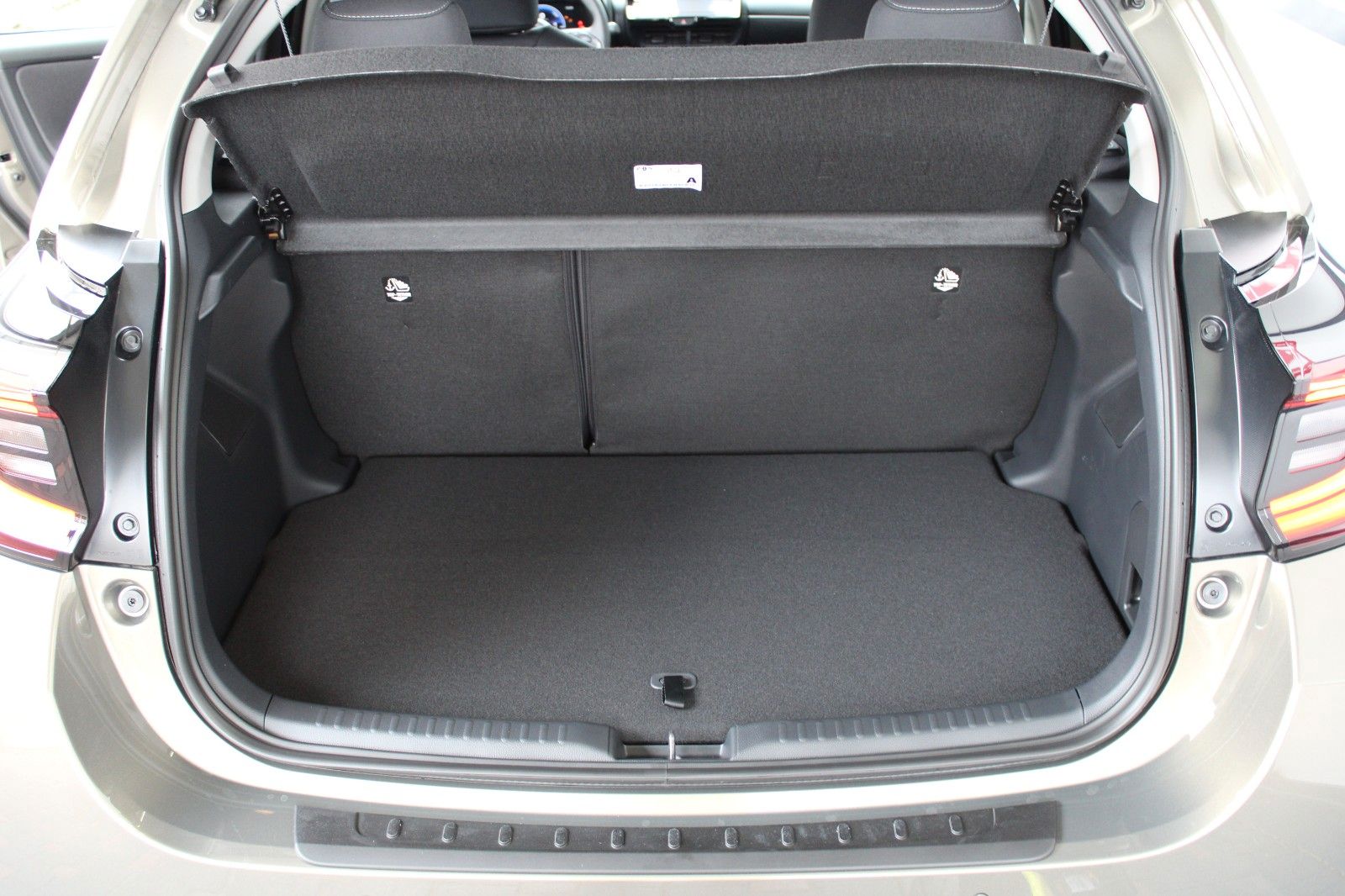 Fahrzeugabbildung Toyota Yaris Hybrid Teamplayer + Comf.-/Safety-Paket