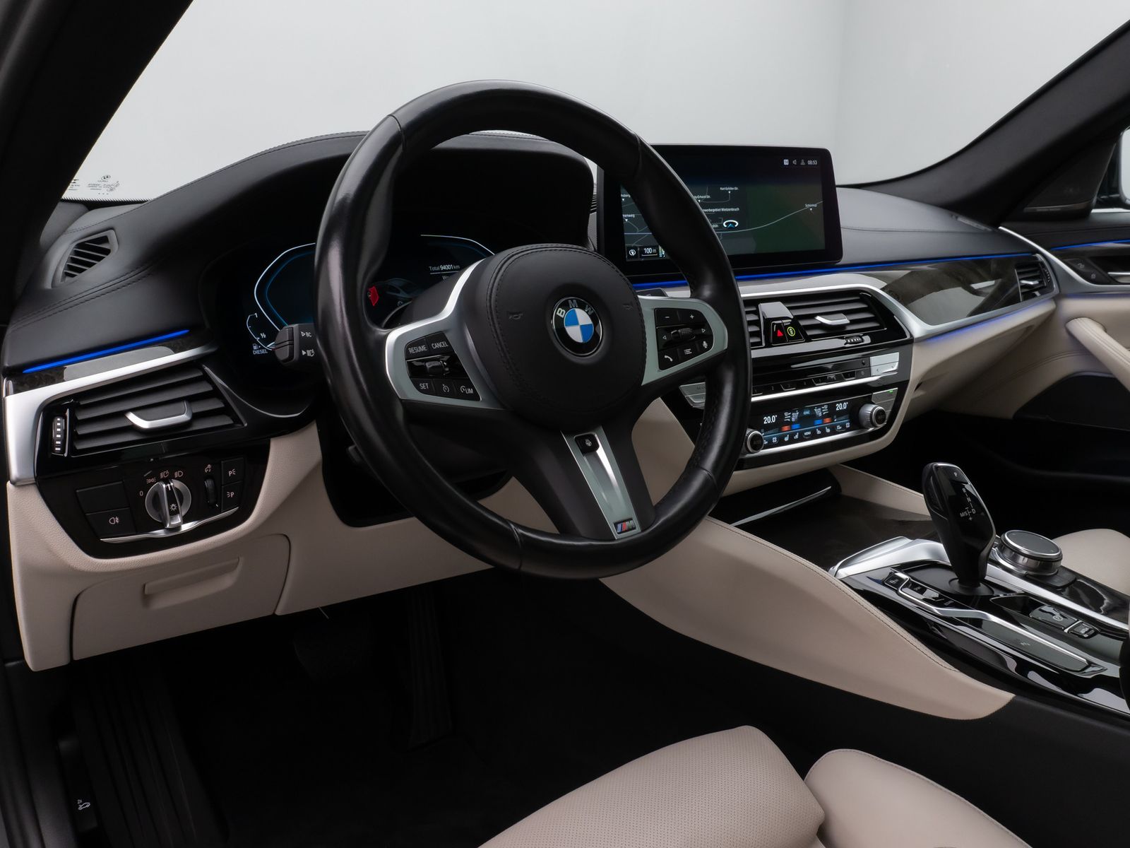 Fahrzeugabbildung BMW 520d Luxury Line Glasdach Kamera HUD DAB H/K 19"