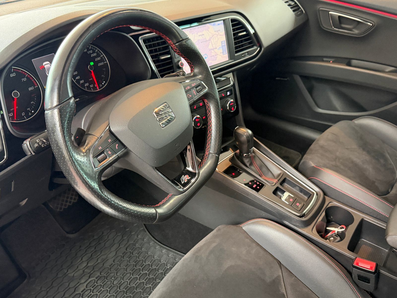 Fahrzeugabbildung SEAT Leon ST FR//ACC/LED/PANORAMA/APPLE-CAR/KAMERA
