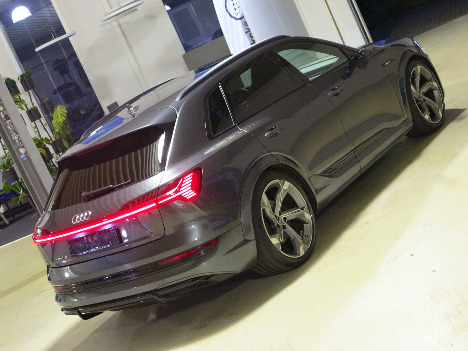 Audi e-tron S quattro 89%SoH Leder AHK Navi ACC foto 4