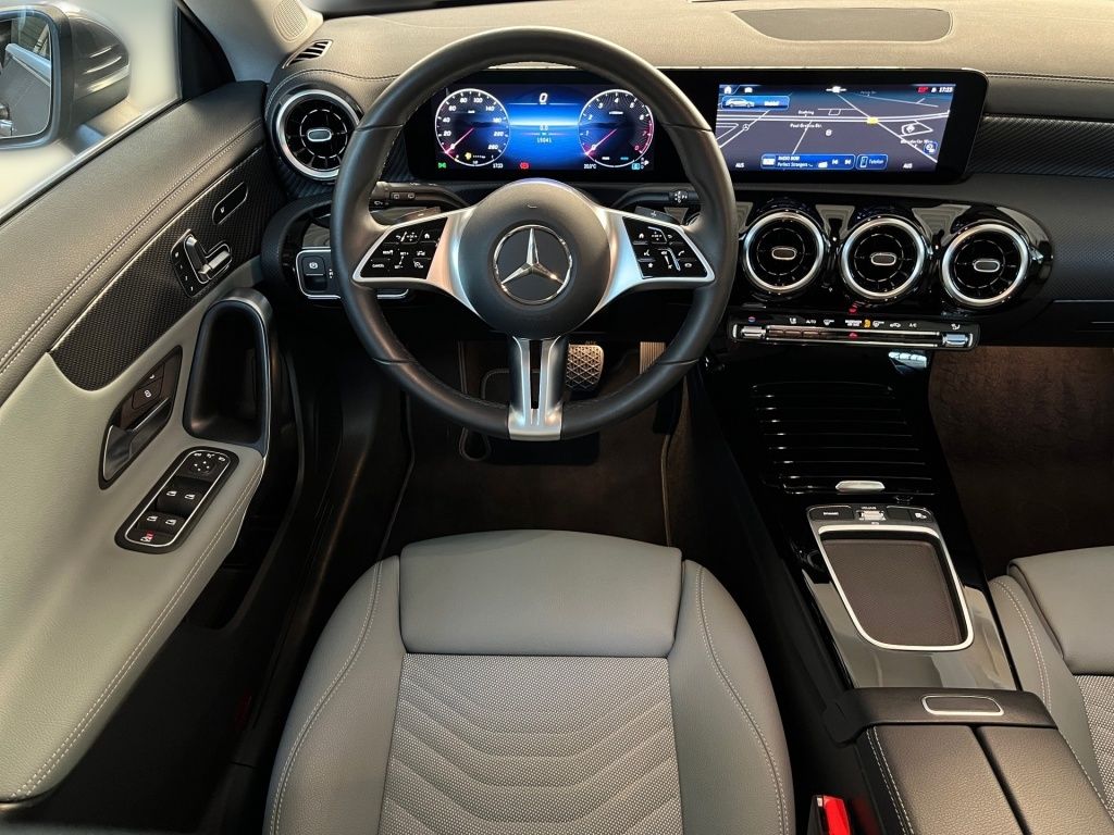 Fahrzeugabbildung Mercedes-Benz CLA 180 SB Progressive Navi LED Memory KAM DAB