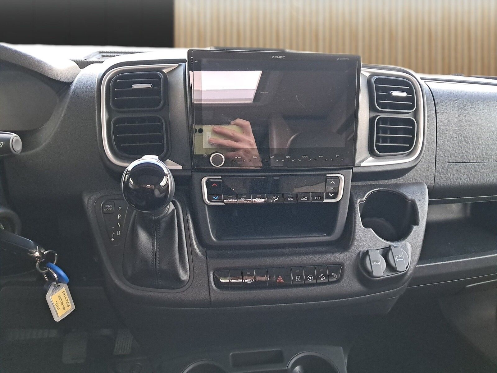 Fahrzeugabbildung Eura Mobil Integra Line IL 720 EB Mondial-Plus-Paket