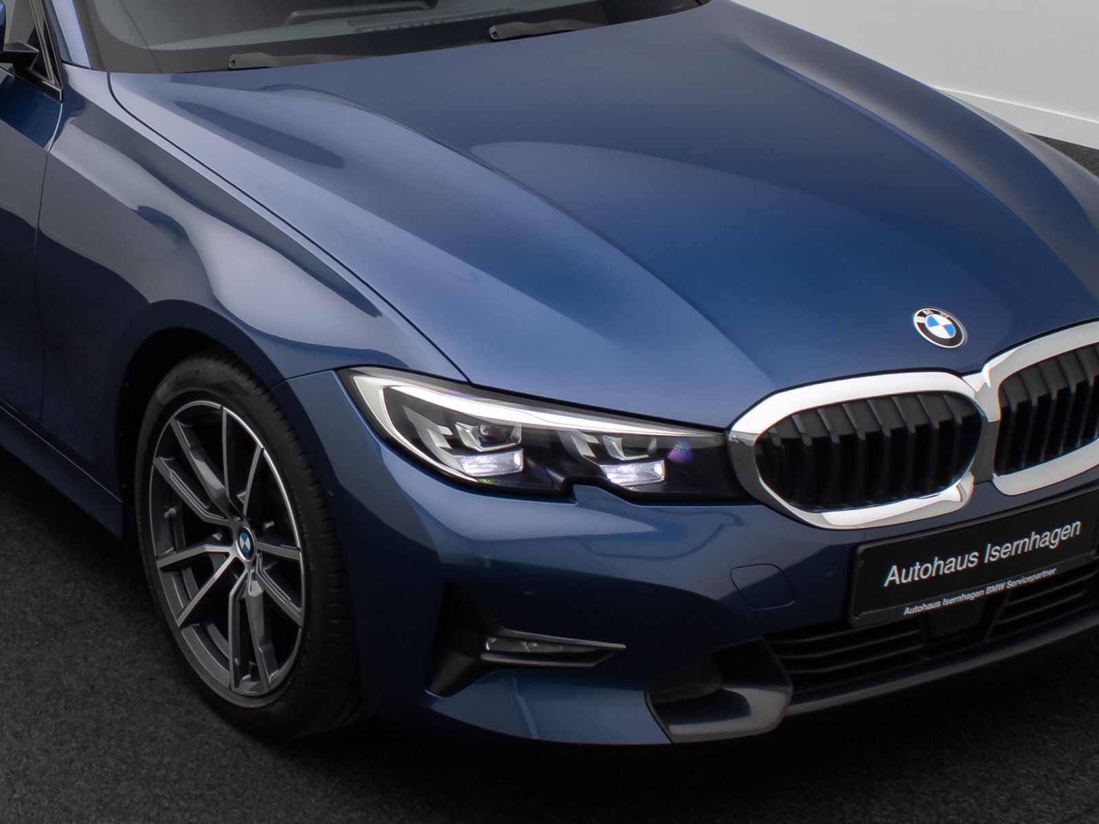 Fahrzeugabbildung BMW 320d SportLine Alarm DAB HiFi Komfort Kamera 18"