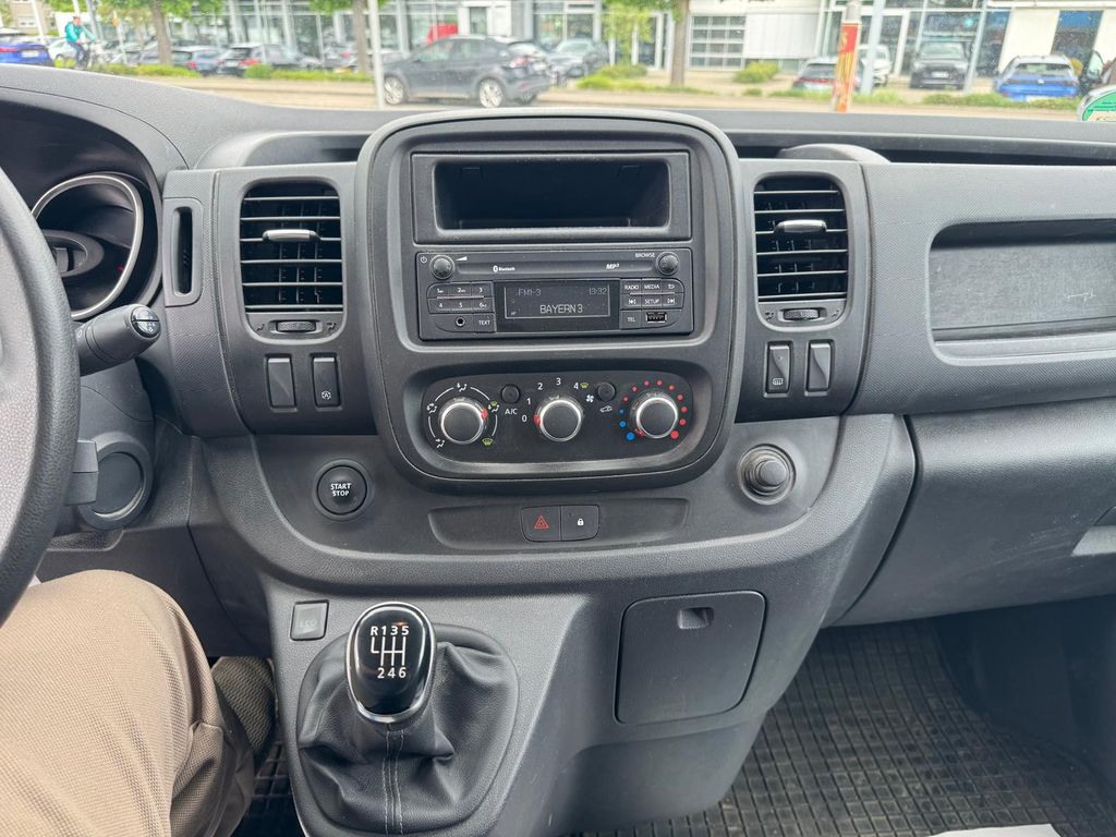 RENAULT Trafic 22